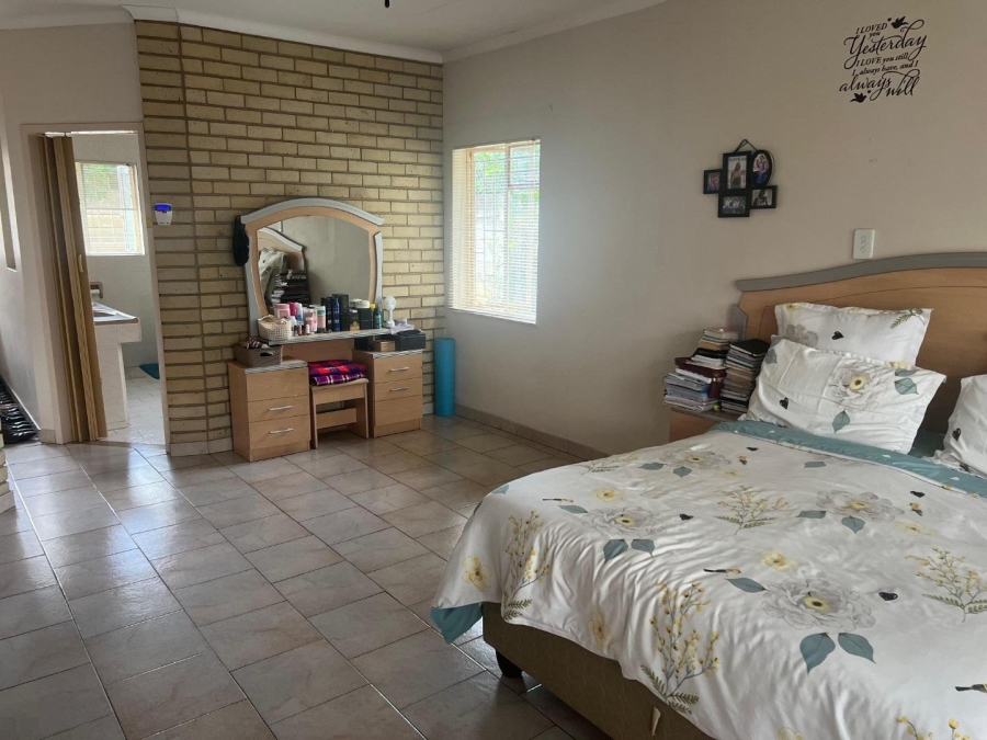 5 Bedroom Property for Sale in Potchefstroom South North West